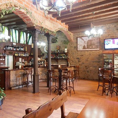 Hostal Virgen De La Encina Понферрада Экстерьер фото