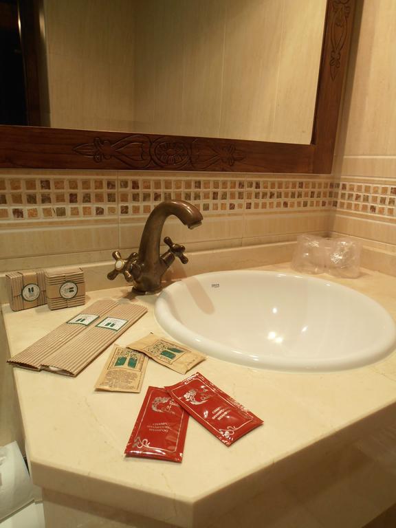 Hostal Virgen De La Encina Понферрада Номер фото