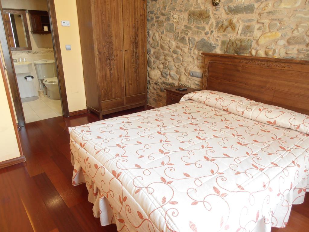 Hostal Virgen De La Encina Понферрада Номер фото